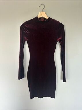 Another Story - Velvet Long-Sleeve Bodycon Dress in Deep Burgundy